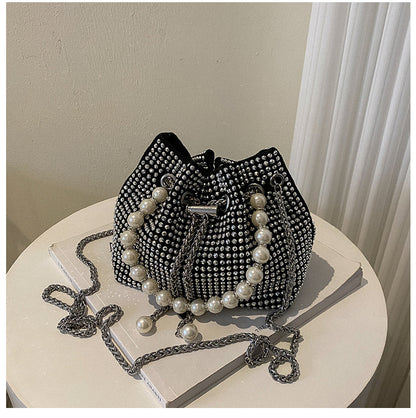 Elegante Perlen Zughandtasche