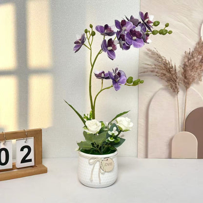 Lebensechte Orchideen- und Rosenblumenarrangement