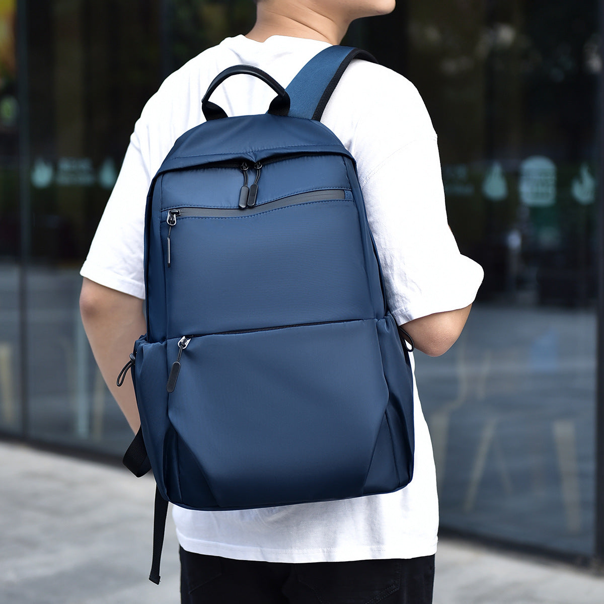 Stylischer Urban-Rucksack mit mehreren Fächern Brehn
