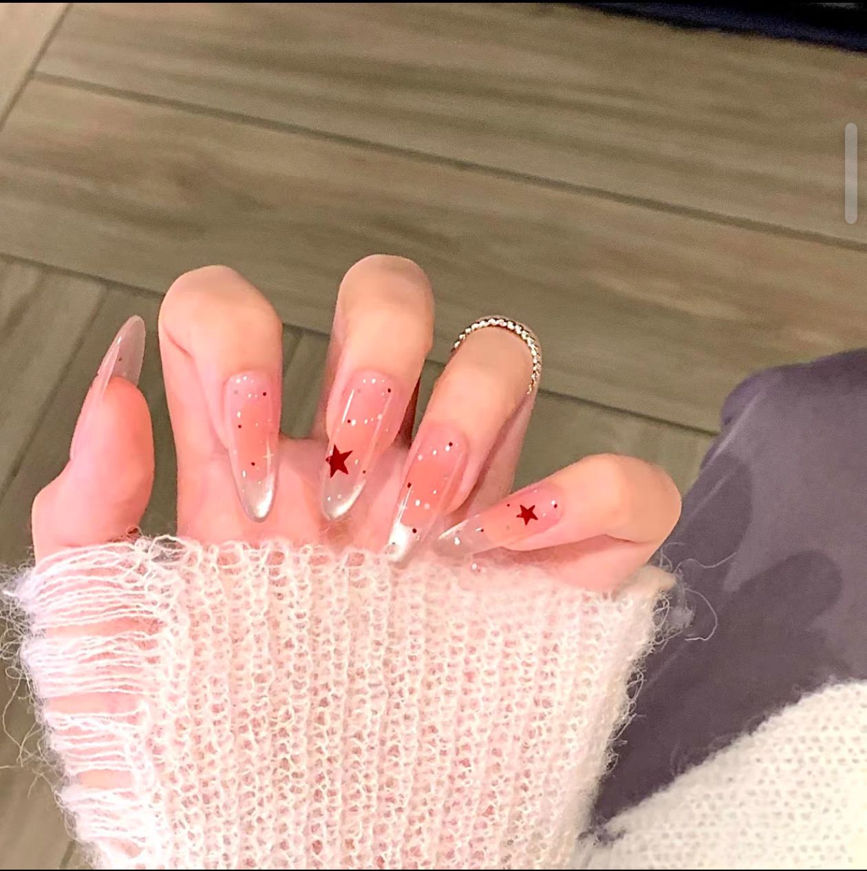 Künstlerische Blumen- und minimalistische Fingernägel zum Aufkleben Brehn