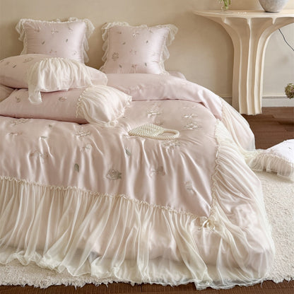 Luxuriöses Satin-Mischgewebe gesticktes Bettbezug-Set mit transparenter Rüschenschürze und dekorativem Bolster