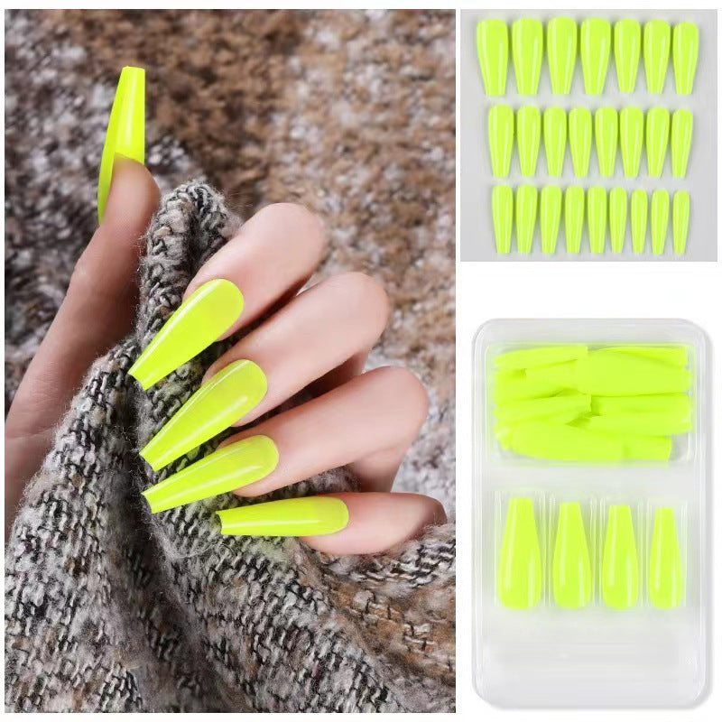 Kunstnagelset mit hochglänzenden spitzen Nägeln Brehn