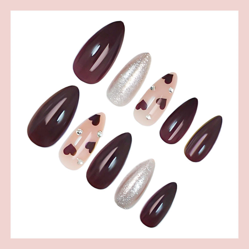 Kunstnagelset mit glamourösen Akzenten Brehn
