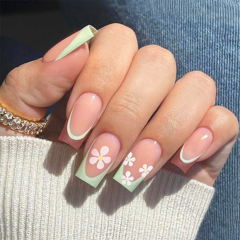 Dekoratives Floral Press-On Nagelkunstset mit 3D-Blumenakzenten Brehn