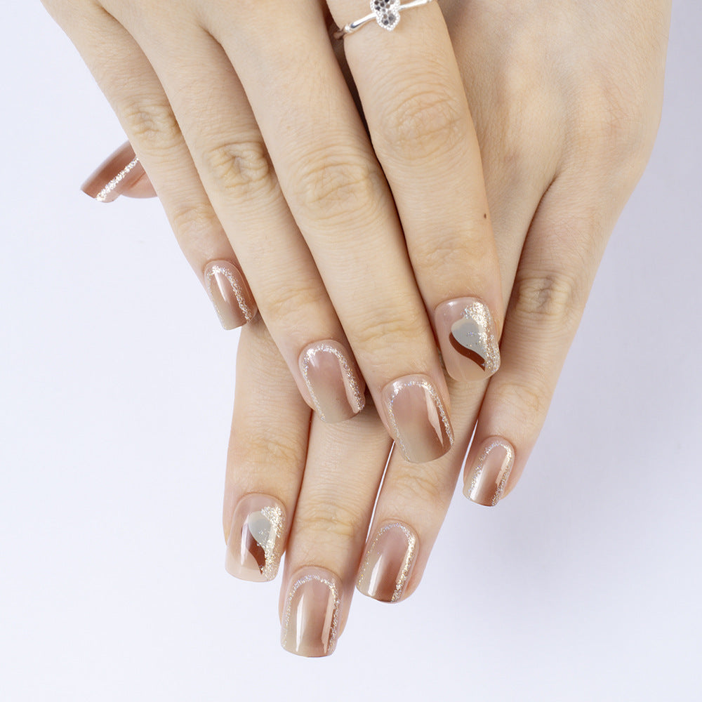 Elegante Nagelkunst mit Glitzer und Stilvollen Akzenten Brehn