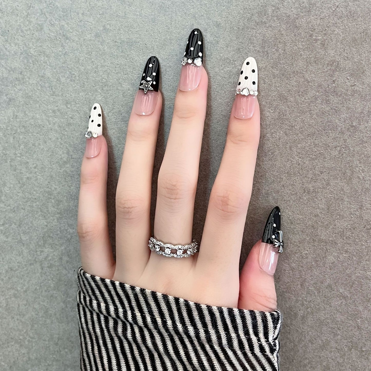 Elegante dekorative Press-On-Nagelerweiterungen Brehn