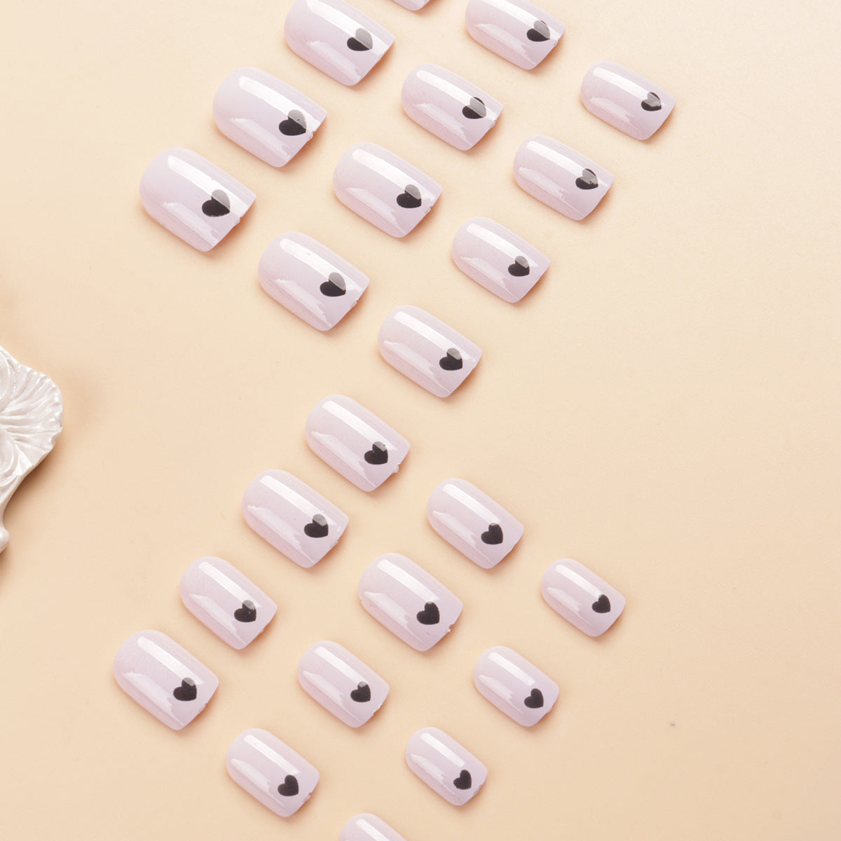 Herz-Beschmückte Press-On Nagelset Brehn