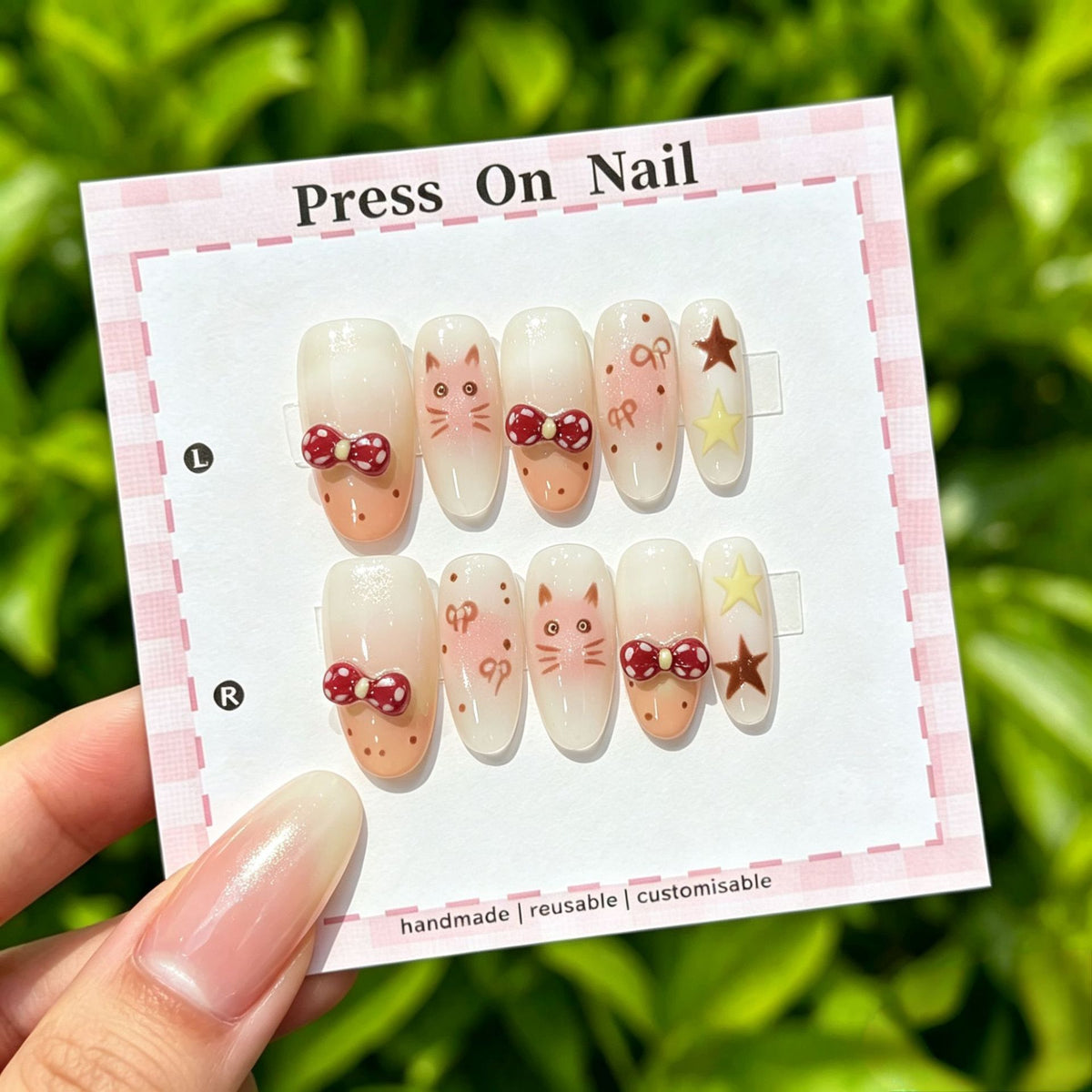 Künstlerisches Press-On Nägel Set mit tropischen und floralen Akzenten