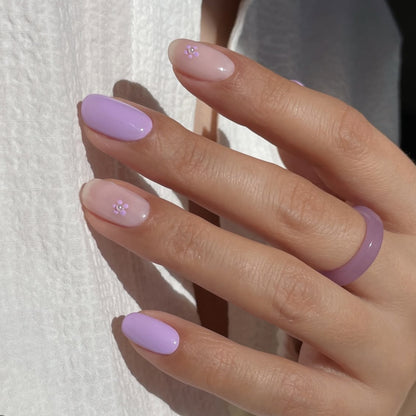 Kunstvolle Nagelkunst mit floralem Akzent Brehn