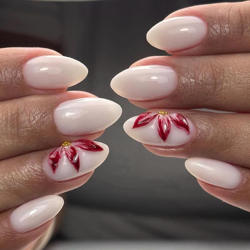Kunstnagelset mit eleganten Blütenverzierungen Brehn