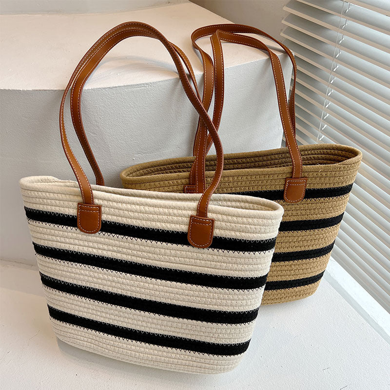 Stylische Strohtasche mit Kontrastierenden Streifen Brehn