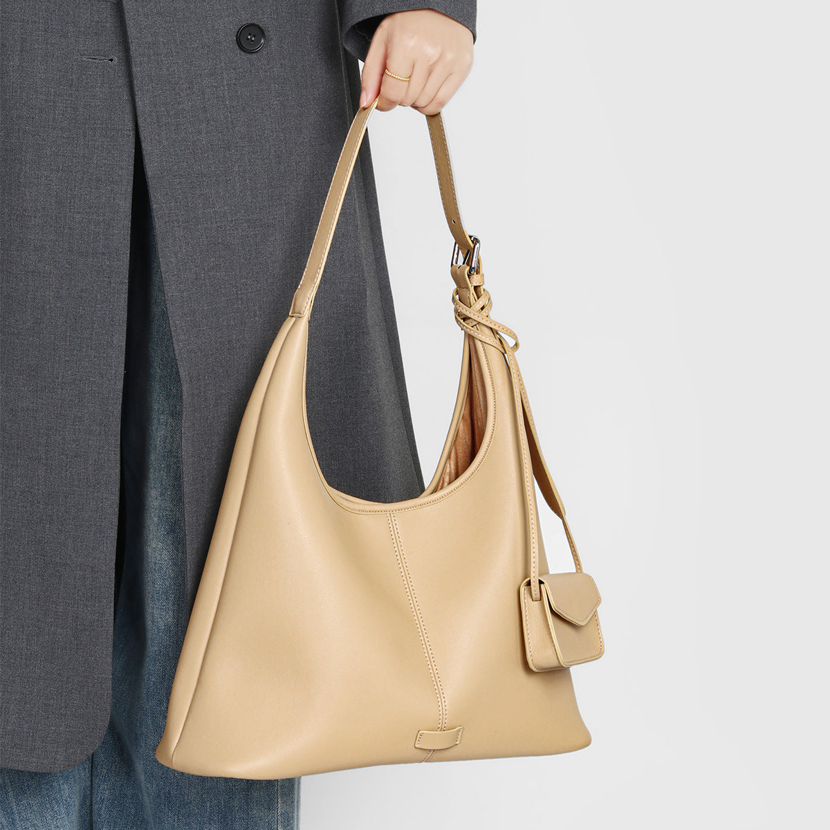 Weiches, geschwungenes veganes Leder Schulter-Hobo mit abnehmbarem Mini-Pouch