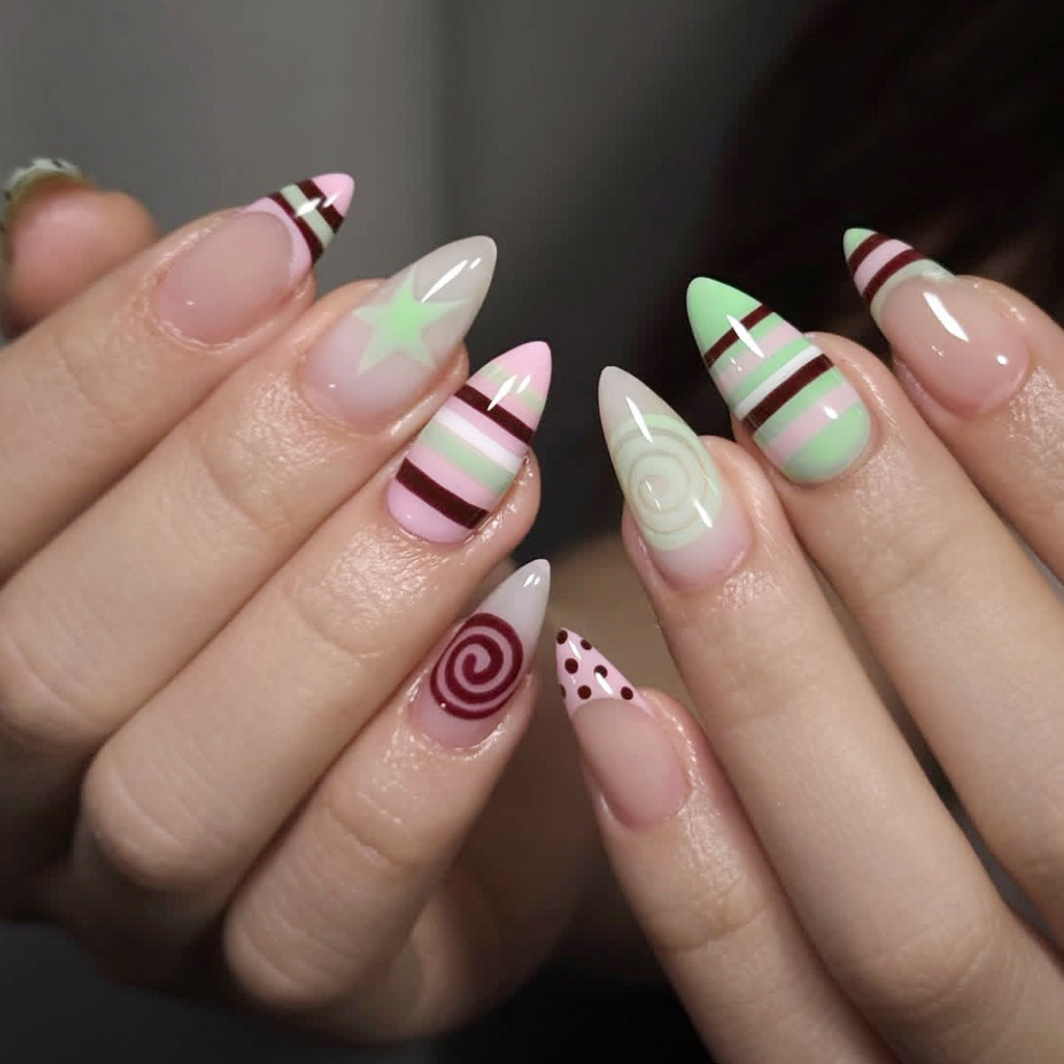 Künstlerische Gel-Nagelkunstverlängerungen Brehn
