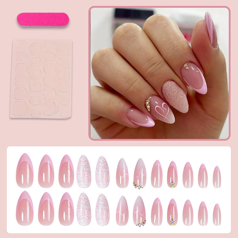 Kunstnagelset mit zartem Glitzer und Herzmotiven Brehn