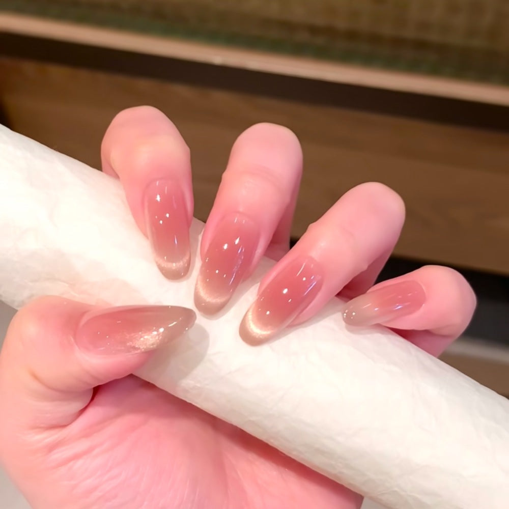Kunstnägel mit Elegantem French-Tip Brehn