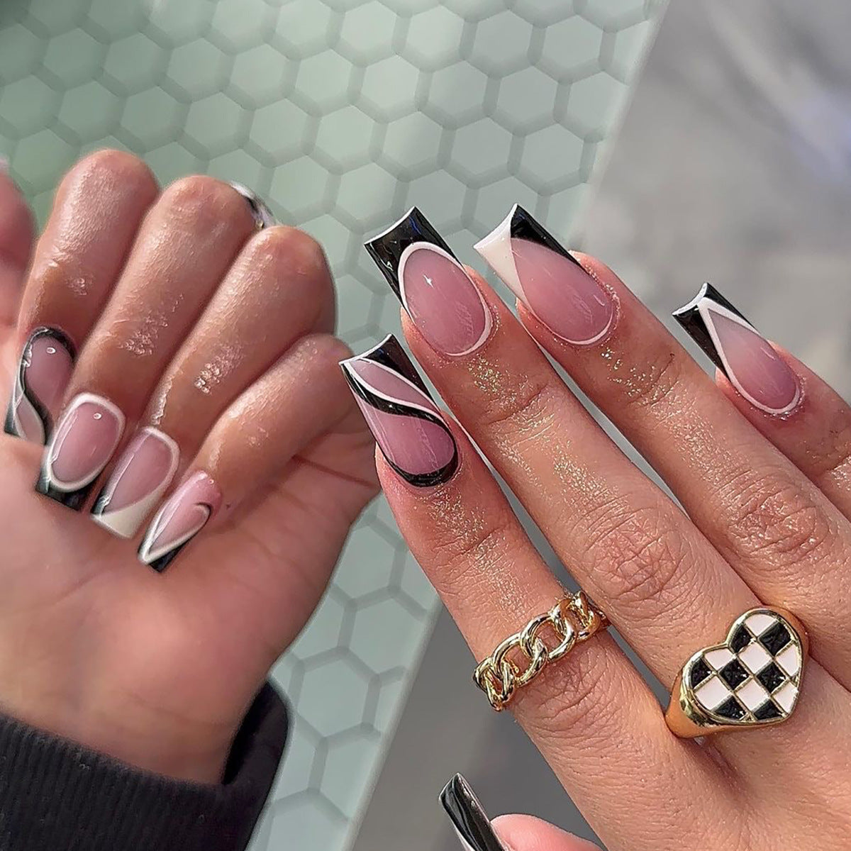 Kunstvolle Nagelverlängerungen mit modernem Design Brehn