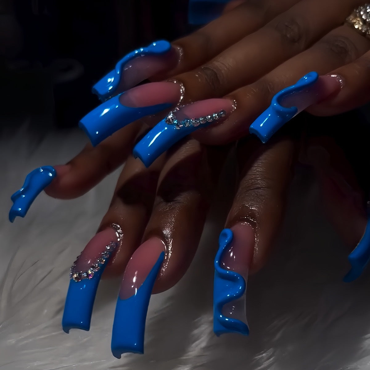 Kreative Stiletto-Nagelverstärkungen mit Aqua-Gem-Akzenten Brehn