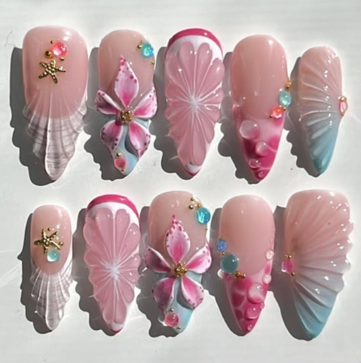 Kunstnagelset mit floralem und fröhlichem Design Brehn
