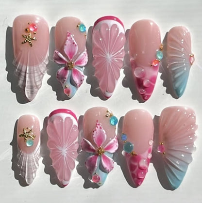 Kunstnagelset mit floralem und fröhlichem Design Brehn
