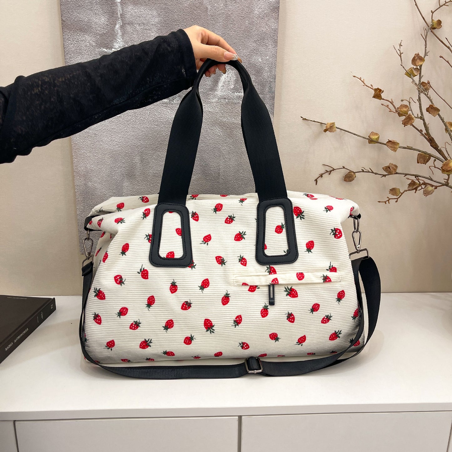 Tragetasche mit Fruchtigem Design und Multifunktionalen Fächern Brehn