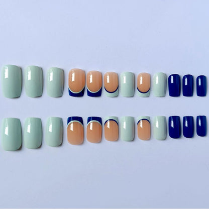 Schicke French Tip Nagelkunst