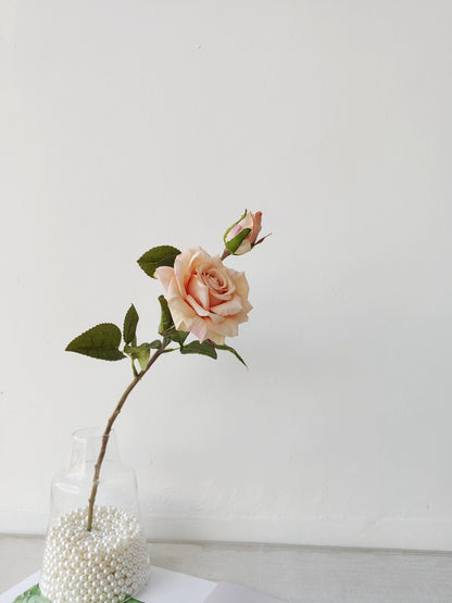 Lebensnahe dekorative Rosenstiel