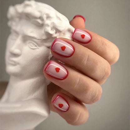 Nagelkunst mit romantischen Herzmotiven Brehn