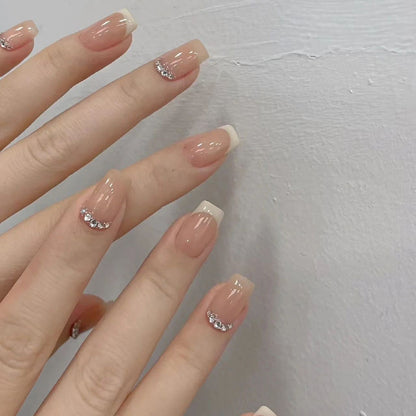 Elegante French Tip Press-On Nägel mit Strass-Accents Brehn