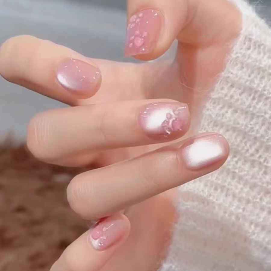 Künstlerisches Press-On-Nageldesign Brehn