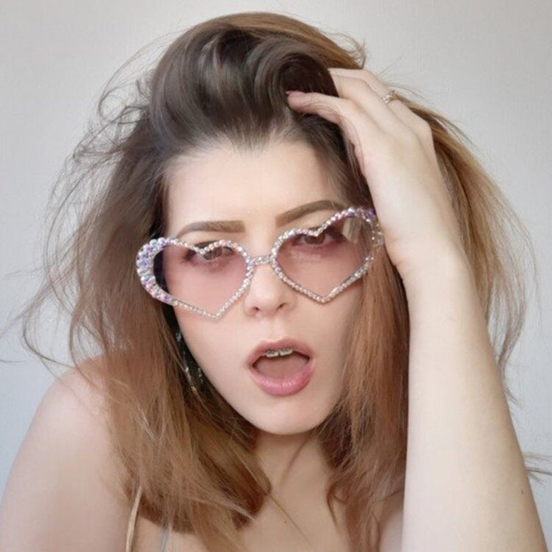 Damen Herzförmige Sonnenbrille mit strassbesetztem Rahmen Brehn
