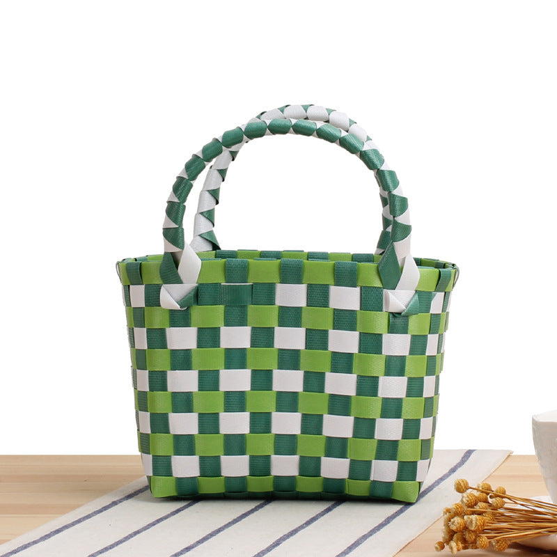 Handtasche Aus Geflochtenem Material mit Stilvollem Karomuster Brehn