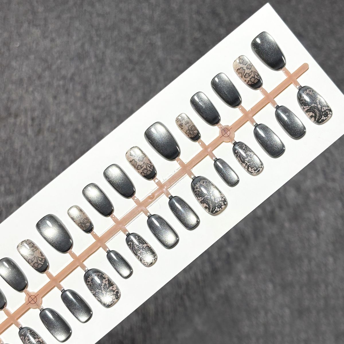 Dekorative Press-On Nail Art Tipps Brehn