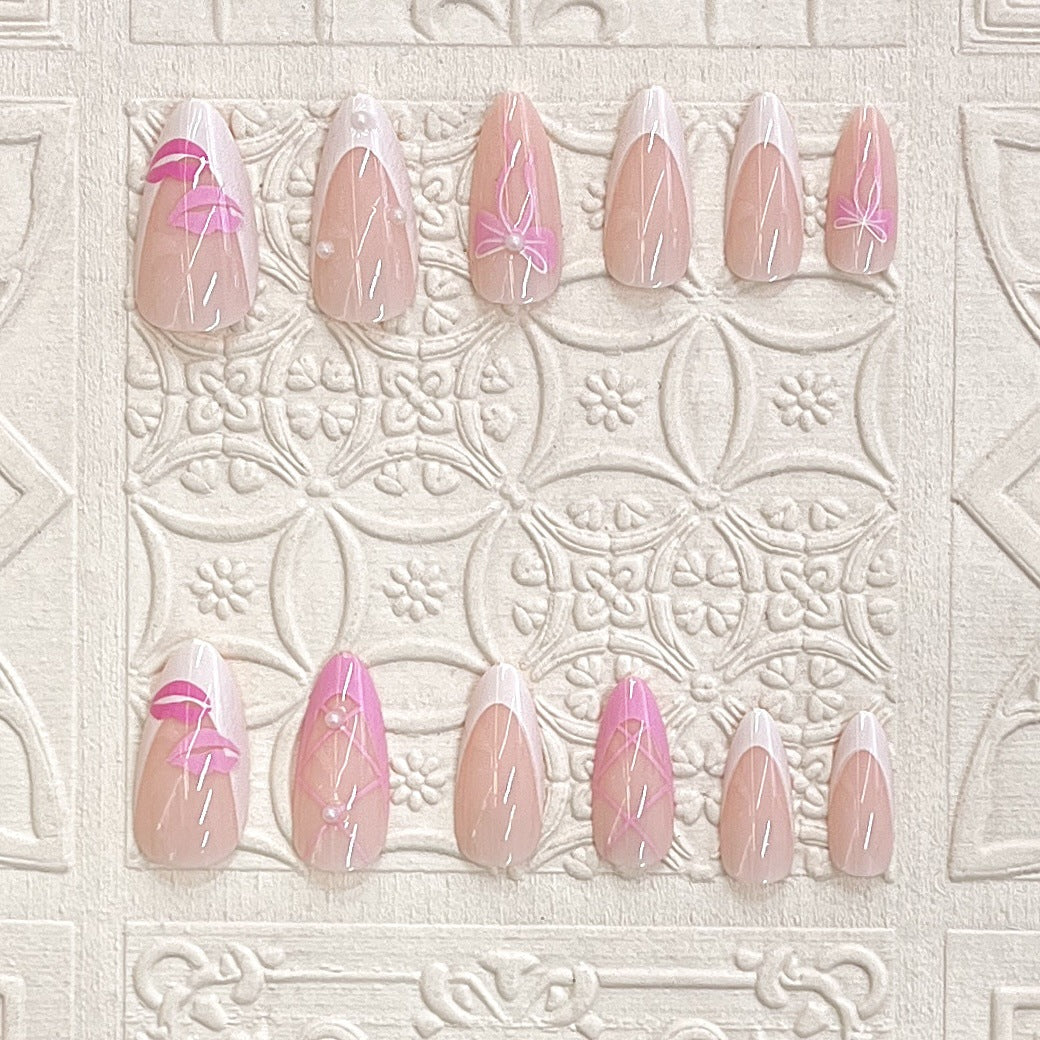 Künstlerisches Press-On Nagelset mit Kiss und Bow Design Brehn