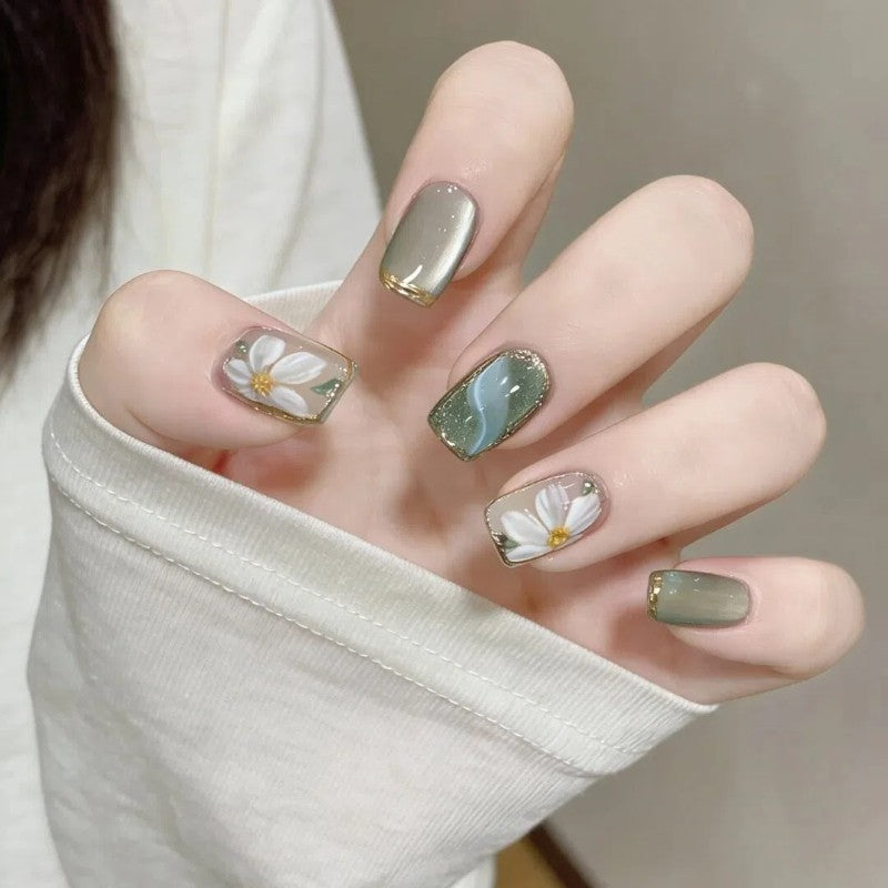 Künstlerisches Floral Design Press-On Nagel Set Brehn