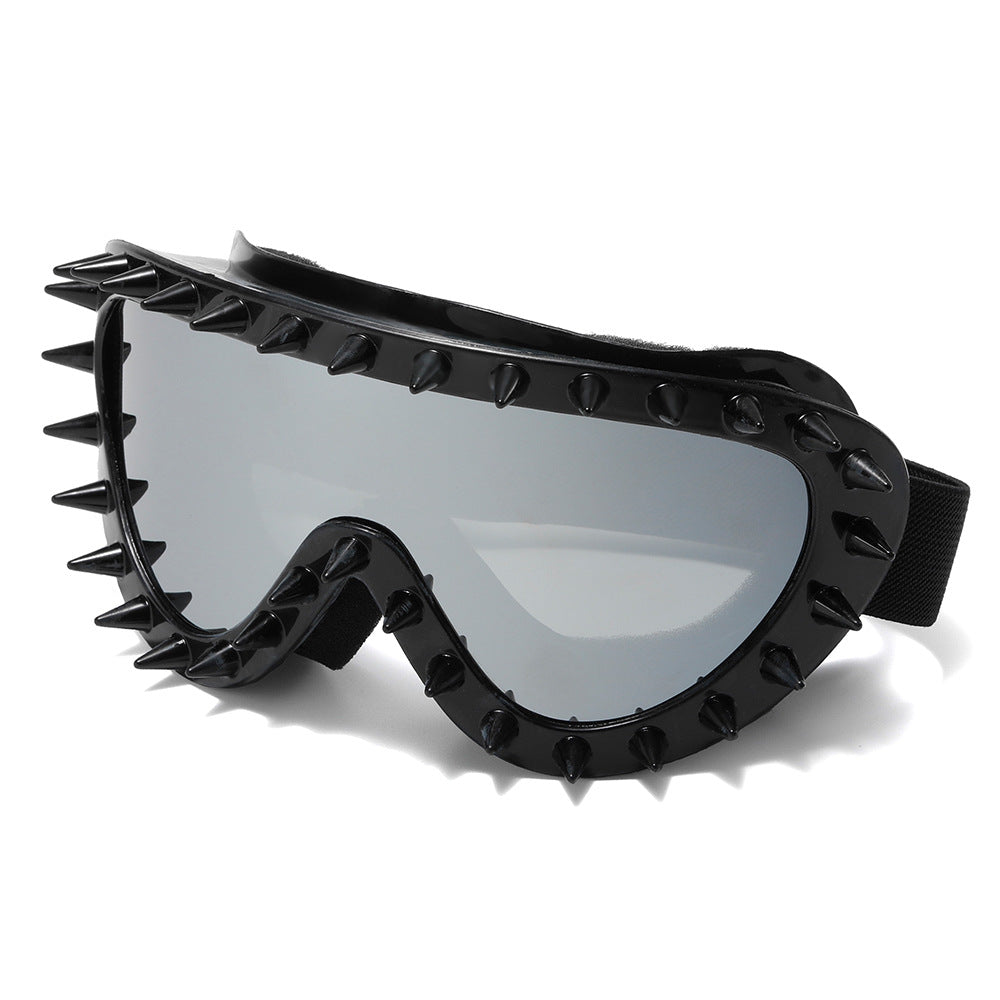 Damen stylische Schutzbrille mit markantem Spike-Design Brehn
