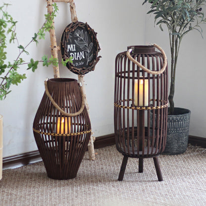Stilvolle Laterne aus Rattan mit Holzgestell Brehn