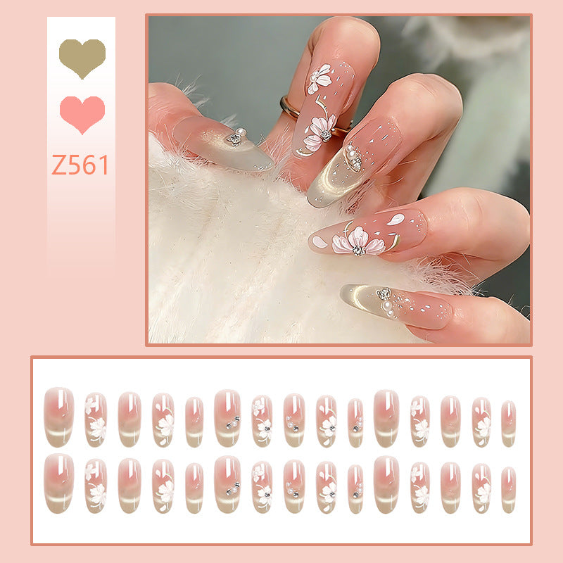 Kunstnagelset mit eleganten floralen Akzenten Brehn
