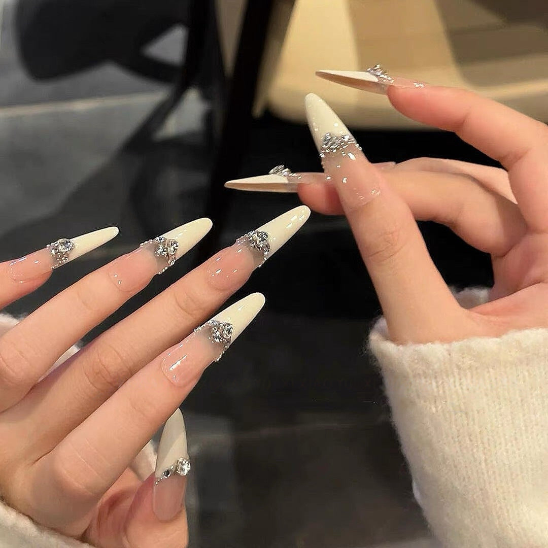 Elegant Verziertes Kunstnagelset Brehn
