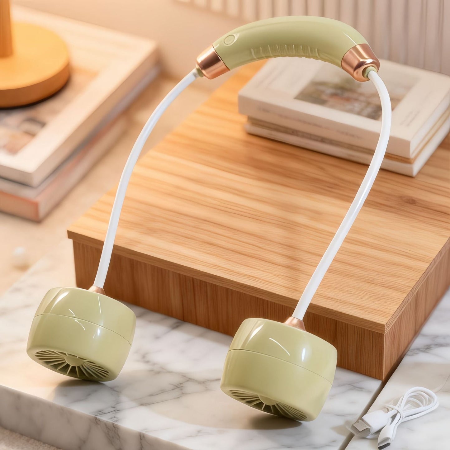 Frauen Tragbarer Halsventilator mit Flexiblem Arm und USB-Verbindung Brehn