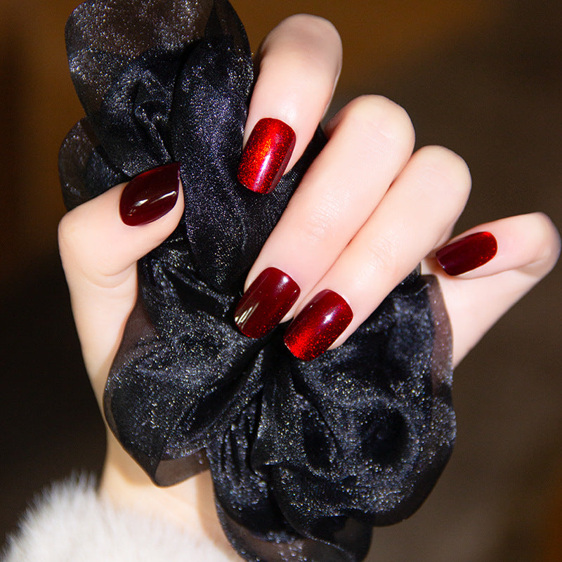 Elegante Nagelkunst mit Glanzfinish Brehn