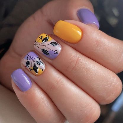 Künstlerisches Floral Nail Art Design Brehn