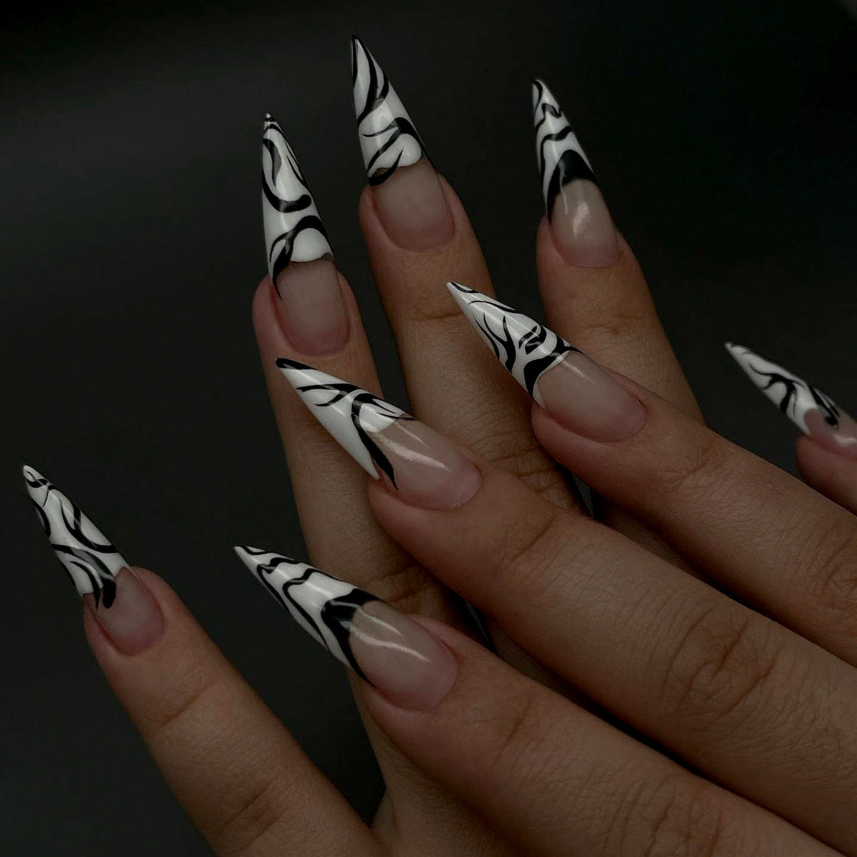 Kunstvolle Stiletto-Nägel Brehn