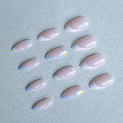Künstlerische florale Akzent-Nagelkunst