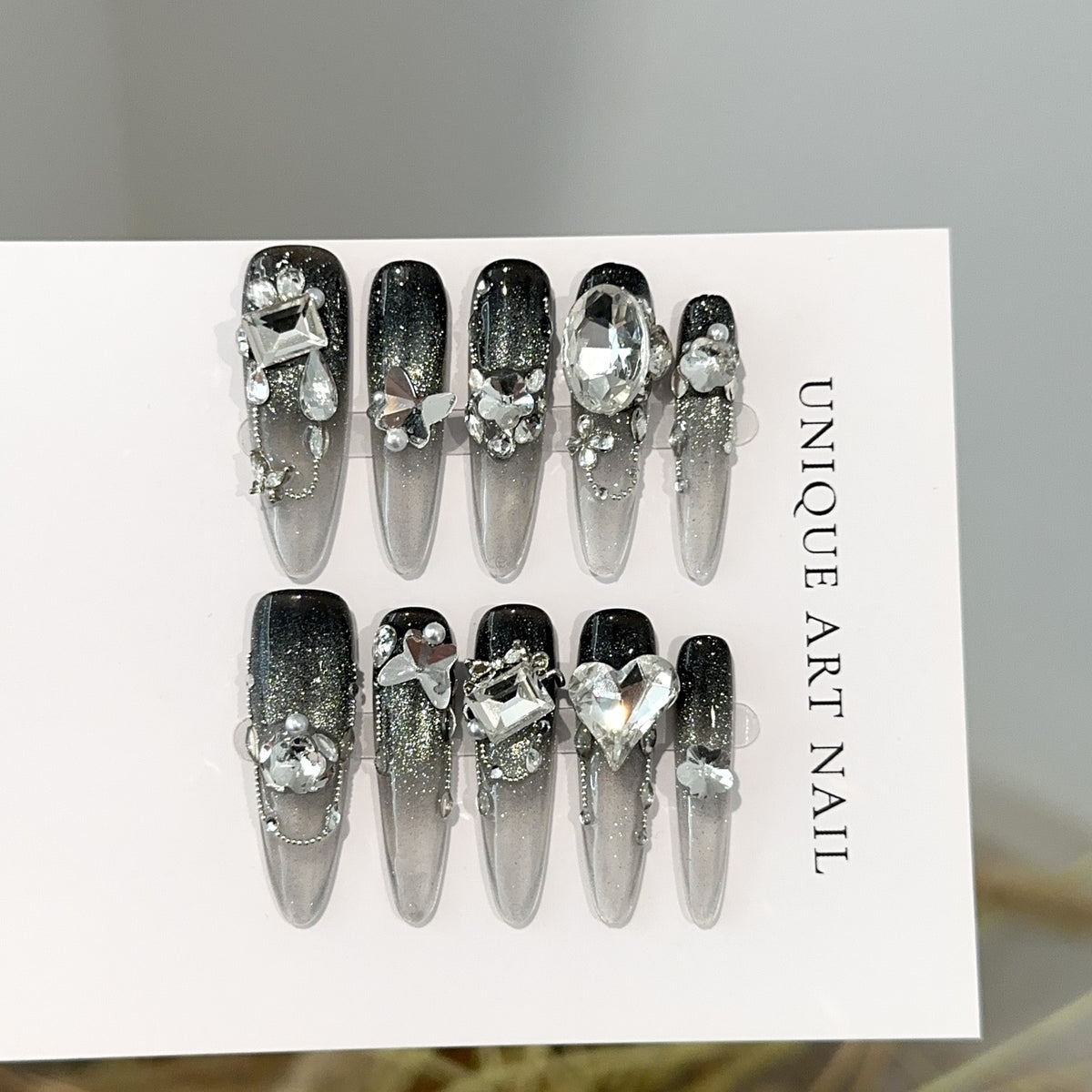 Glamouröses Stiletto Press-On Nageldesign-Set mit Kristallakzenten