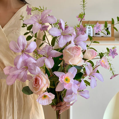 Lush Floral Bouquet Arrangement mit realistischem Touch