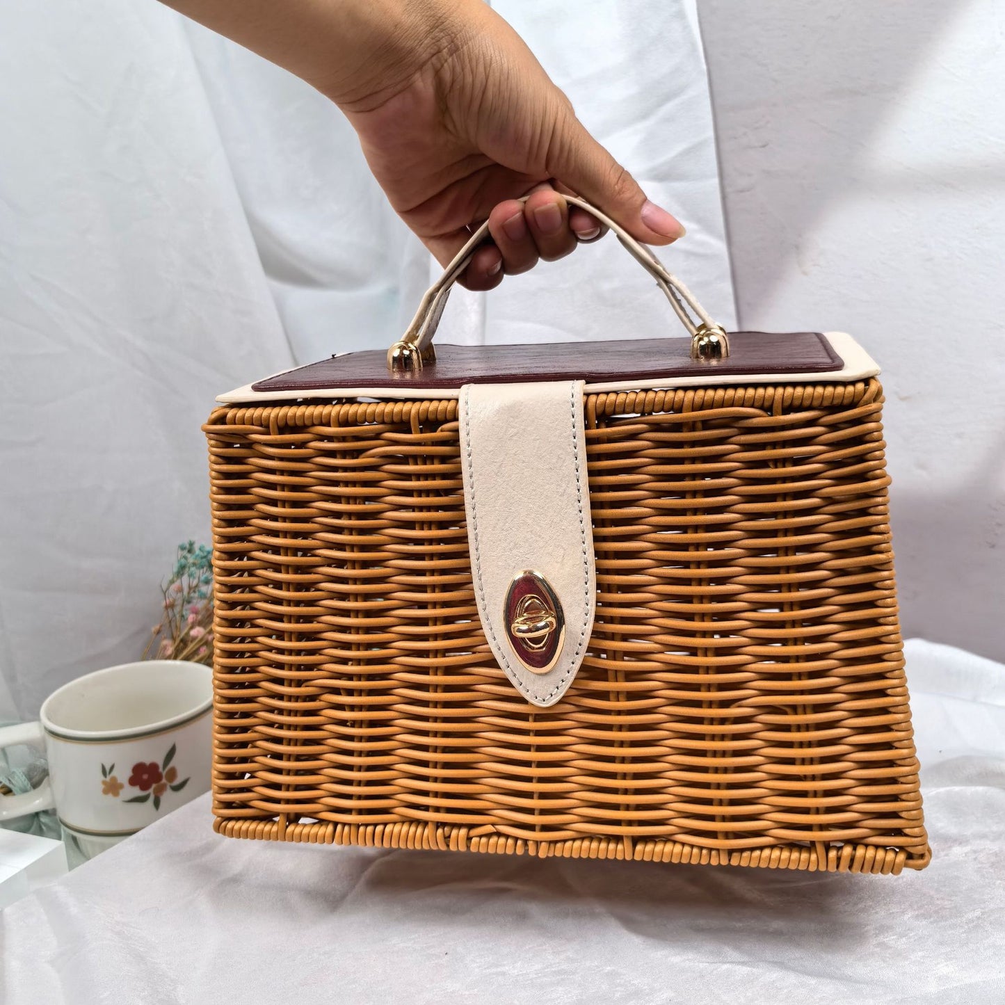 Damen eleganter geflochtener Handtasche mit Holzdeckel Brehn