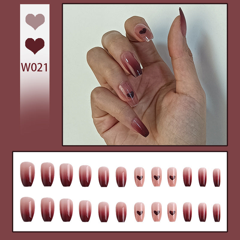 Kunstvolle Ombre-Nägel mit Herzen Brehn