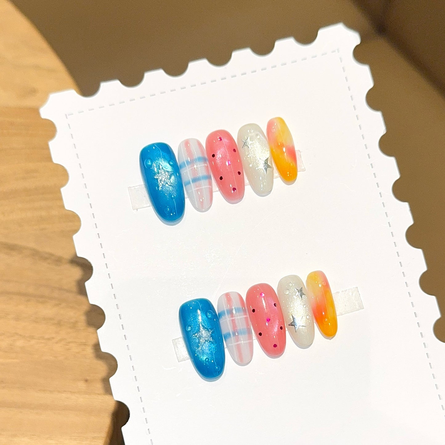 Kreatives Kunstnagelset mit Glitzer- und Sternendesign Brehn