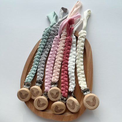 Geflochtener Baumwoll-Schnullerband mit graviertem Holz-Sicherheitsclip