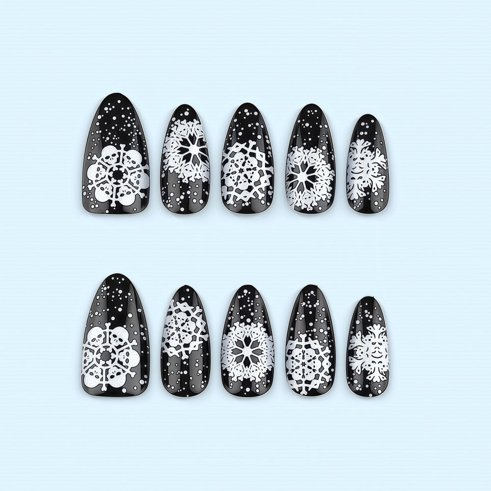 Kunstnägel im einzigartigen winterlichen Design mit Schnee- und Rentiermotiven Brehn